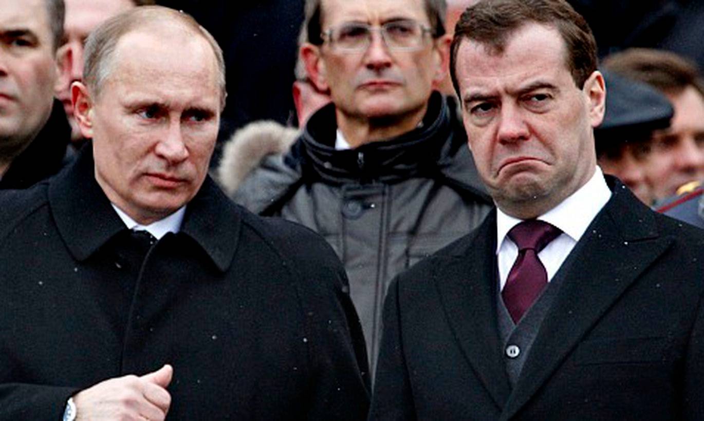  Военнопрестъпниците Путин и Медведев 